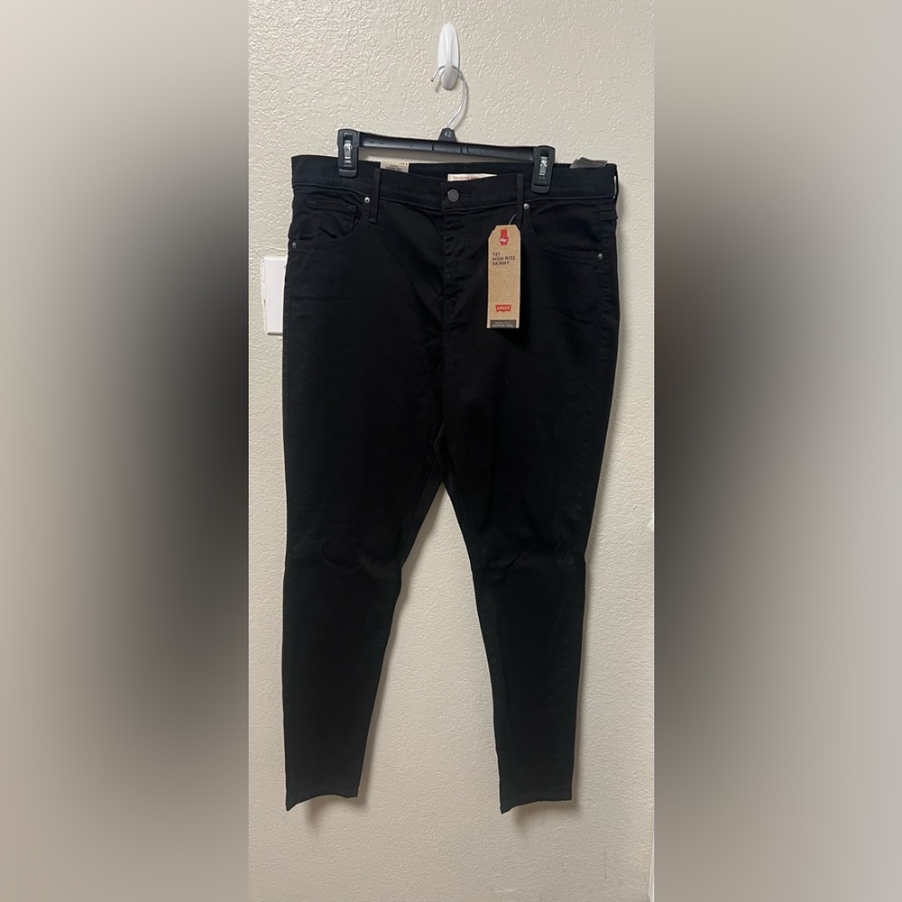 Black Levi high rise skinny jeans